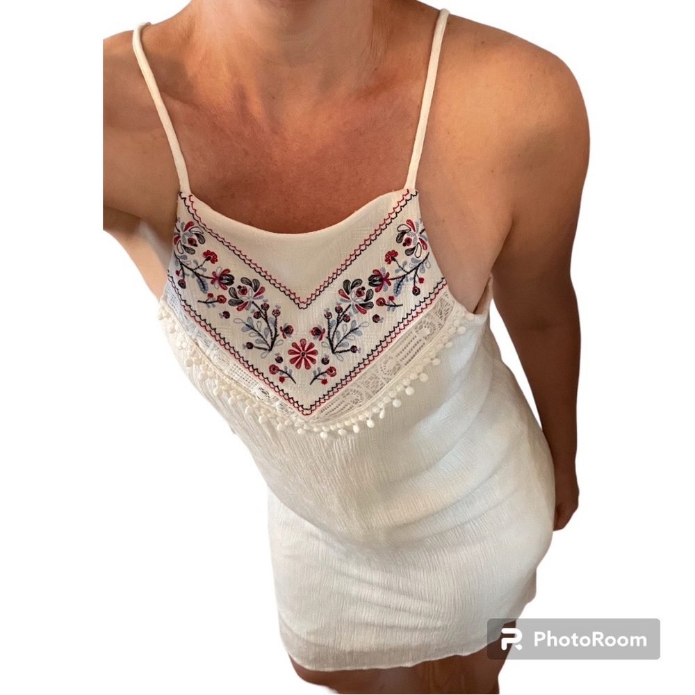 THREE HEARTS white boho babydoll summer mini dress Size Small